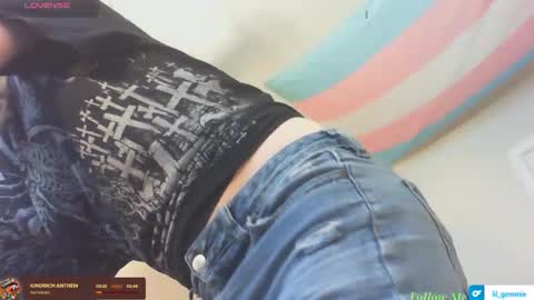 Snapshot of lil_gem chatting on 11.07.25 lil gemmie online show from 11.07.25