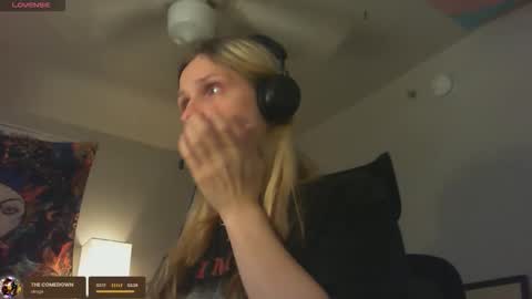 Snapshot of lil_gem chatting on 11.25.25 lil gemmie online show from 11.25.25