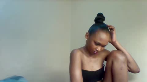 Snapshot of lil_miss9 chatting on 11.04.25 Lil miss online show from 11.04.25