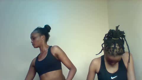 Snapshot of lil_miss9 chatting on 11.12.25 Lil miss online show from 11.12.25