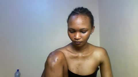 Snapshot of lil_miss9 chatting on 11.30.25 Lil miss online show from 11.30.25