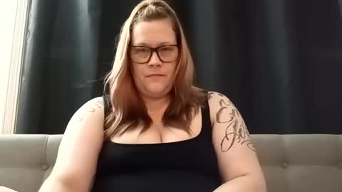 lil_nelli8 online show from 10.04.25