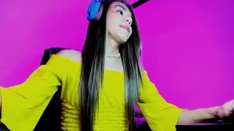 lila_di online show from 11.04.25