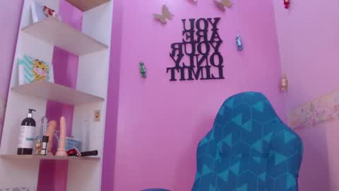 Snapshot of lila_pinky chatting on 01.27.25 L I L A online show from 01.27.25