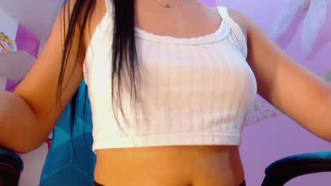 Snapshot of lila_pinky chatting on 02.04.25 L I L A online show from 02.04.25