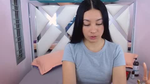 Snapshot of lila_pinky chatting on 02.12.25 L I L A online show from 02.12.25