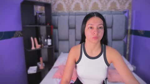 Snapshot of lila_pinky chatting on 10.06.25 L I L A online show from 10.06.25