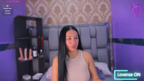 Snapshot of lila_pinky chatting on 10.07.25 L I L A online show from 10.07.25