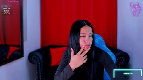 Snapshot of lila_pinky chatting on 10.21.25 L I L A online show from 10.21.25