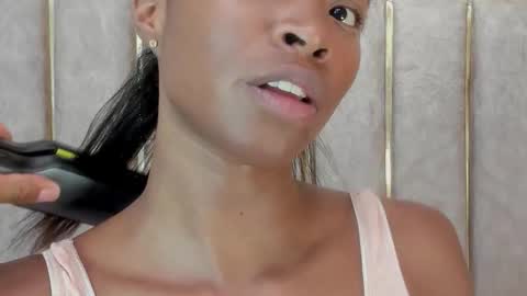 Snapshot of lilabeily chatting on 12.17.25 lila bailey online show from 12.17.25