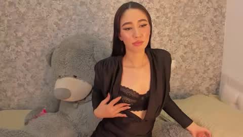 Lila Clark online show from 03.04.26