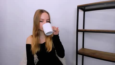 Snapshot of liladesire chatting on 12.02.24 LiliaDesire online show from 12.02.24