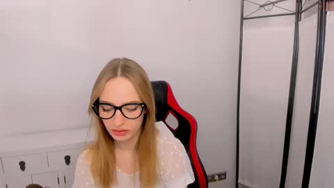 Snapshot of liladesire chatting on 02.11.25 LiliaDesire online show from 02.11.25