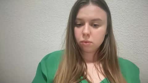 Snapshot of lilae37yis chatting on 10.14.25 Lily online show from 10.14.25