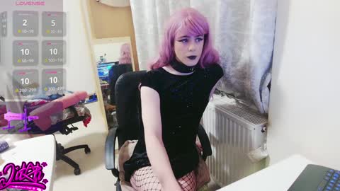 Snapshot of lilah_ts chatting on 12.16.24 lilah_ts online show from 12.16.24