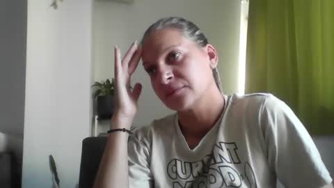 Snapshot of lilhearta chatting on 06.15.26 Andreea online show from 06.15.26