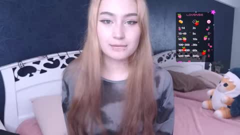 Snapshot of lili_luuu chatting on 10.19.25 Lilu online show from 10.19.25