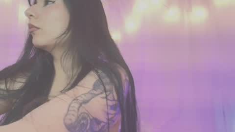 Snapshot of lili_tay chatting on 10.15.25 Lili online show from 10.15.25