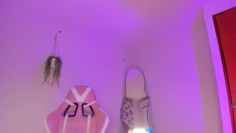 holis soy lily chang no olvides el pulgar arriba es muy importante para mi 3 independent model online show from 12.09.24