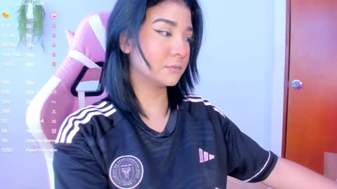 holis soy lily chang no olvides el pulgar arriba es muy importante para mi 3 independent model online show from 12.16.24