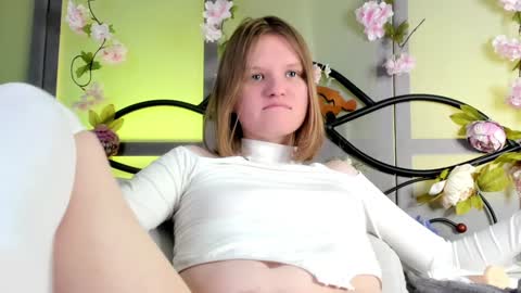 hi guys Im new here Im 18 years oldIve never had sex online show from 12.13.24