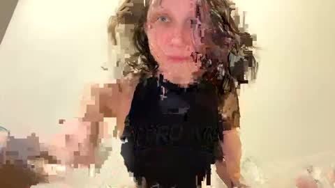 Snapshot of lilies_and_minipoots chatting on 02.08.25 Sonechka online show from 02.08.25