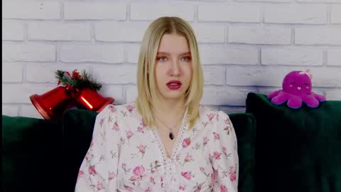 LiliLinn online show from 12.27.24