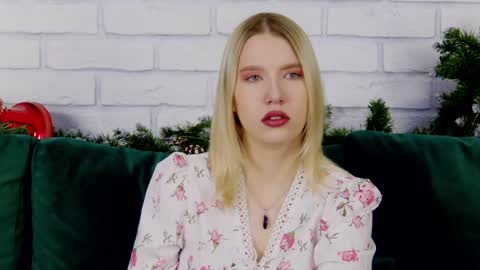 LiliLinn online show from 01.15.25