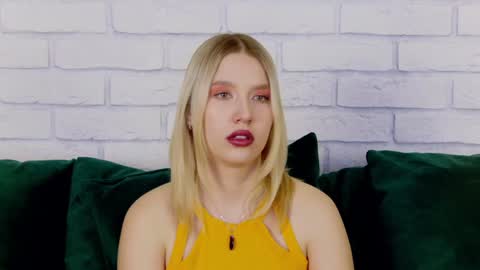 LiliLinn online show from 01.21.25