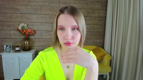 LiliLinn online show from 02.12.25