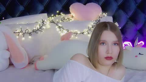 LiliLinn online show from 03.08.25