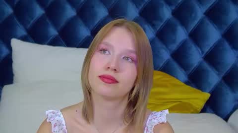 LiliLinn online show from 10.04.25