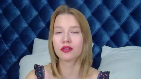 LiliLinn online show from 10.13.25