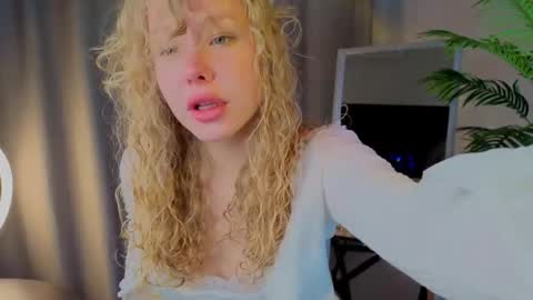 lililok101 online show from 10.27.25