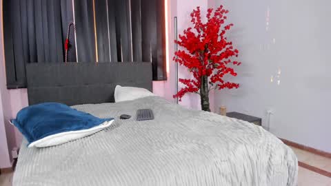 Lili  Marcus online show from 12.27.24