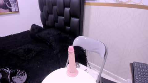 Snapshot of lilith_bdsm chatting on 02.18.25 Lilith online show from 02.18.25