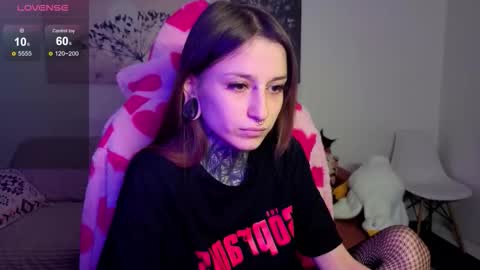 Snapshot of lilith_poison chatting on 10.04.25 lilith_poison online show from 10.04.25