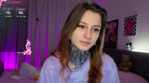 Snapshot of lilith_poison chatting on 10.17.25 lilith_poison online show from 10.17.25