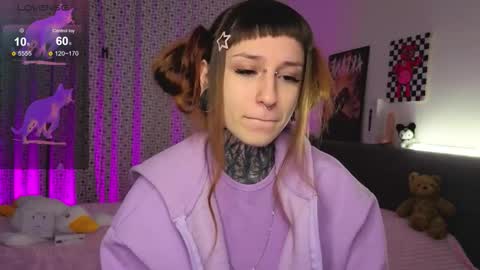 Snapshot of lilith_poison chatting on 11.08.25 lilith_poison online show from 11.08.25