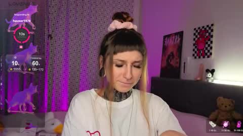 Snapshot of lilith_poison chatting on 11.12.25 lilith_poison online show from 11.12.25