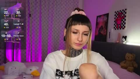 Snapshot of lilith_poison chatting on 11.13.25 lilith_poison online show from 11.13.25