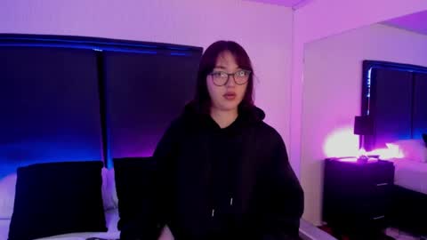 Snapshot of lilithbluum chatting on 04.10.26 LilithBluum online show from 04.10.26