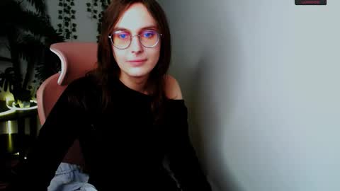 Snapshot of lilithiscute chatting on 10.18.25 lilithiscute online show from 10.18.25