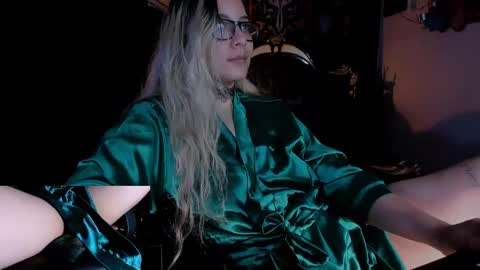 Snapshot of lilithmystic01 chatting on 01.11.25 lilithmystic01 online show from 01.11.25