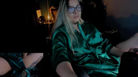 Snapshot of lilithmystic01 chatting on 01.11.25 lilithmystic01 online show from 01.11.25