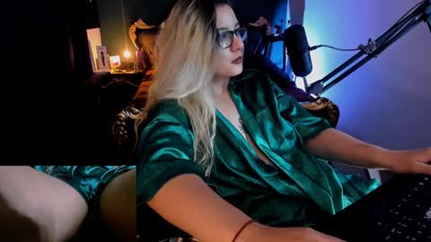 Snapshot of lilithmystic01 chatting on 01.19.25 lilithmystic01 online show from 01.19.25