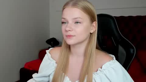 Snapshot of lilitrosen chatting on 09.16.25 lilitrosen online show from 09.16.25