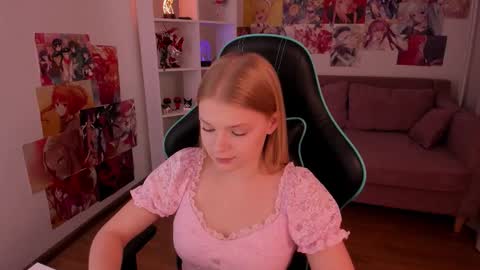 Snapshot of lilitrosen chatting on 09.24.25 lilitrosen online show from 09.24.25