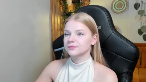Snapshot of lilitrosen chatting on 09.26.25 lilitrosen online show from 09.26.25