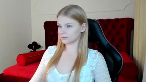 Snapshot of lilitrosen chatting on 09.30.25 lilitrosen online show from 09.30.25